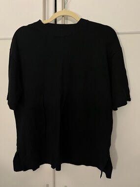 H&M black light knit tshirt with ribbed collar